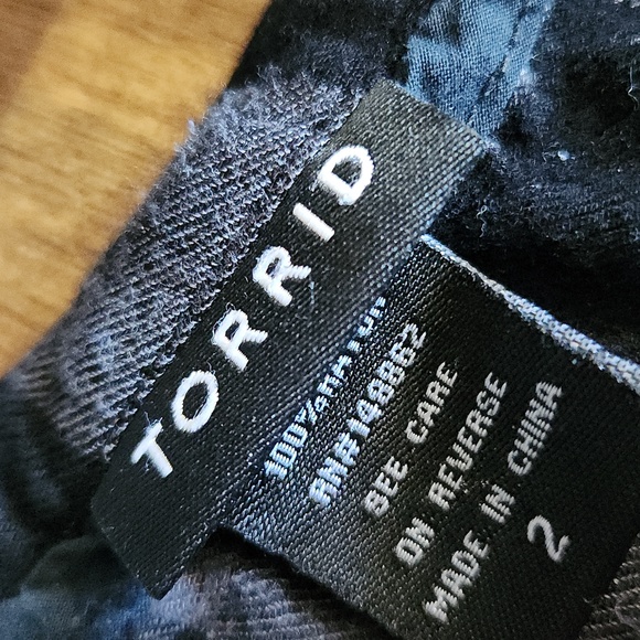 Womens torrid gray/black checkered high low top - Picture 4 of 5